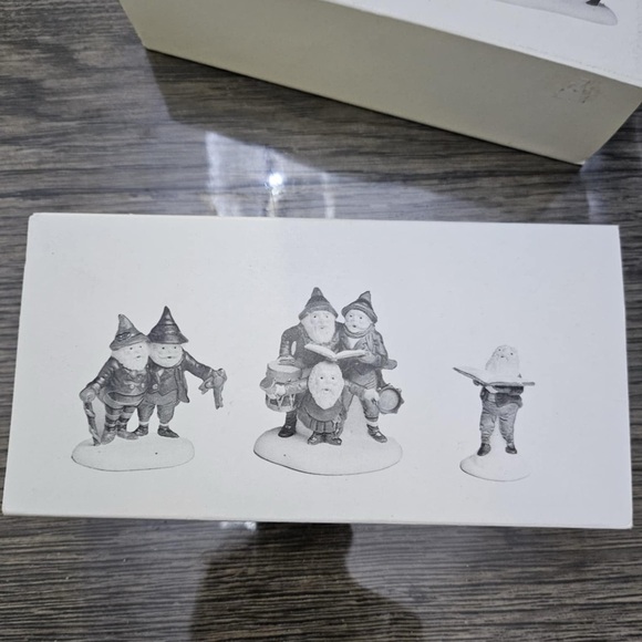 Department 56 Sing A Song For Santa - Picture 3 of 4